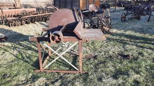 lot 242 image: Belt Driven Buzz Saw - Spins freely - 34.5 Blade