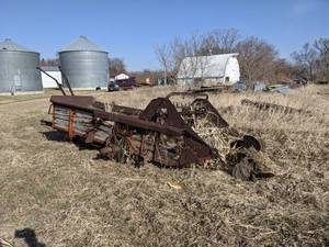 lot 30 image: New Idea Manure Spreader