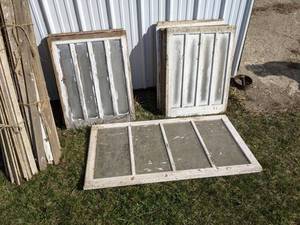 lot 44 image: Lot of 9 Vintage Barn Windows