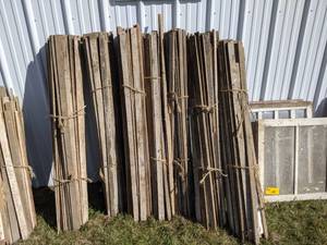 lot 45 image: Approx. 200 Lath Wood Stakes