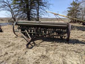 lot 59 image: OLIVER Superior #38 Grain Drill