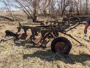 lot 205 image: OLIVER 3-Bottom Plow