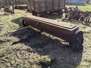 lot 212 image: EZEE Flow Model 100 Seeder  Fertilizer Spreader
