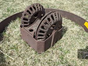 lot 87 image: Cast Iron Hog Oiler and Wagon Wheel Outer Strap
