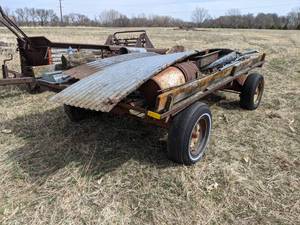 lot 7 image: Lundell Running Gear w Hydraulic Dump