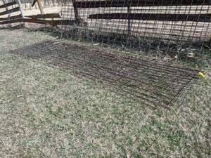 lot 95 image: Lot of 4 Cattle Panels  Fence