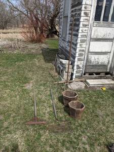 lot 101 image: Lot of Planters, Rakes and Stand