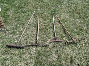 lot 102 image: Lot of 4 Vintage Rakes