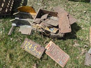 lot 124 image: Lot of Mostly MN License Plates 1930s and Up