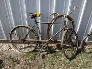 lot 126 image: Vintage 26 Huffy Bicycle  Bike