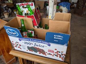lot 138 image: Box of Vintage 7-UP and Bubble-UP Soda Bottles