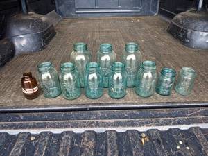 lot 142 image: Lot of 10 Vintage Blue BALL MASON Jars