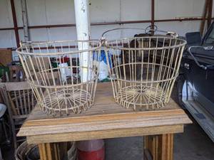 lot 147 image: Lot of 2 Vintage Metal Egg Baskets