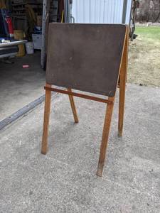 lot 162 image: 2-Sided Easel