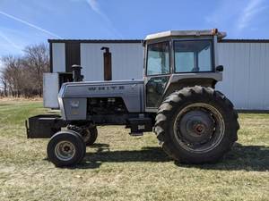 lot 1 image: 1979 White Field Boss Tractor Model 2-105 - 3130 hrs. - SEE VIDEO