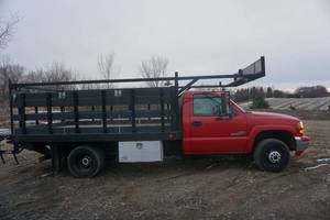 lot 3 image: 2006 GMC 3500 Flatbed Dually Truck With Hydraulic Lift Gate