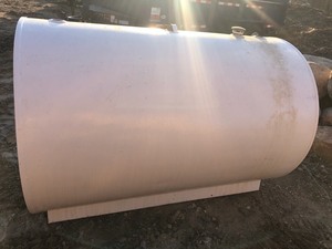 lot 8 image: 550 Gallon Capacity Fuel Tank