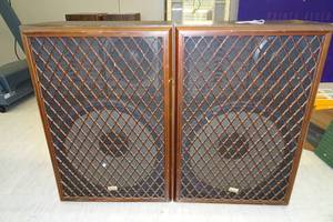 lot 107 image: Pair of Vintage Sansui SP-Z9II Tower Speakers