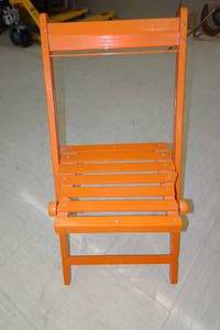 lot 173 image: Vintage Orange Slat Seat Folding Chair