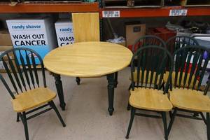 lot 191 image: Kitchen Table with Leaf and 5 Chairs