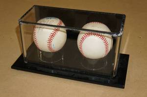 lot 17 image: 2 Signed Baseballs in Display Case - Kent Hrbek