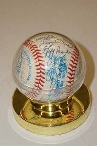 lot 20 image: Minnesota Twins Signed Baseball - Puckett, Gaetti, Viola
