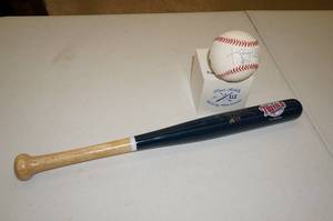 lot 34 image: Kent Hrbek Signed Mini Bat and Baseball