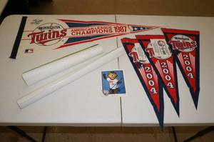 lot 35 image: Minnesota Twins Collectibles - Pennants, Posters