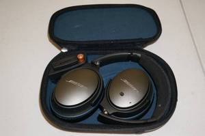 lot 102 image: Bose Wireless On-Ear Headphones