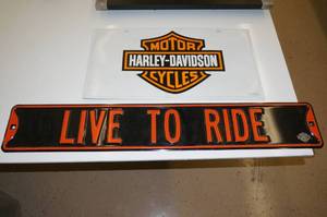 lot 72 image: 2 Harley Davidson Signs