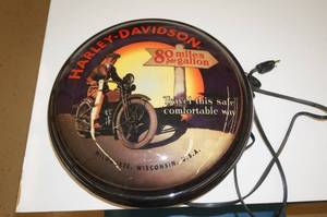 lot 70 image: Harley Davidson Globe Light