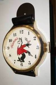 lot 57 image: Vintage Hamms Beer Wristwatch Clock