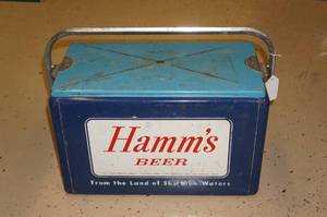lot 64 image: Vintage Hamms Beer Cooler
