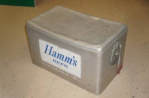 lot 63 image: Vintage Hamms Beer Metal Cooler