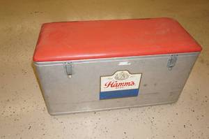 lot 62 image: Vintage Hamms Beer Cooler - Red Top