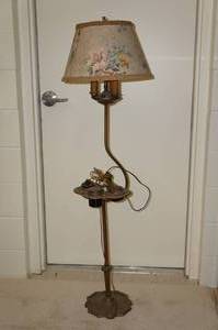 lot 163 image: Antique Floor Standing Lamp