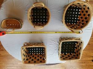 lot 21 image: Baskets 
