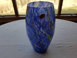 lot 27 image: Arte Murano Vase