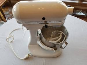 lot 30 image: KitchenAide Mixer