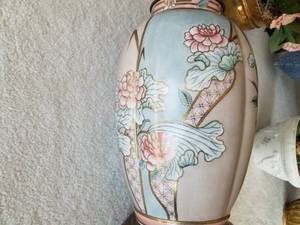 lot 7 image: Oriental Lamp