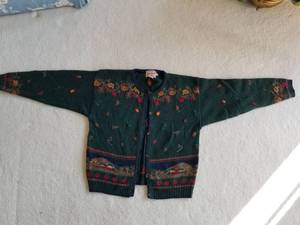 lot 11 image: Green Woolrich Knit Sweater