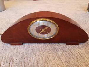 lot 84 image: Clock