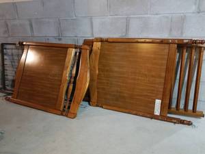 lot 85 image: Crib