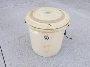 lot 93 image: 5 Gallon Redwing Crock with Rare Lid