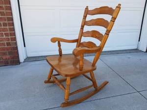 lot 96 image: Solid Oak Rocking Chair