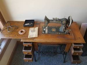 lot 19 image: Treadle Sewing Machine