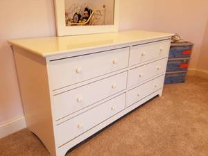 lot 102 image: Large Dresser with Mirror