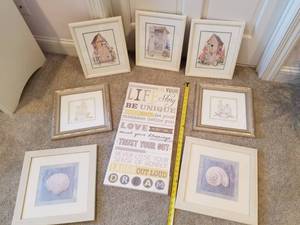 lot 105 image: Group of 8 Framed and Unframed Wall Art