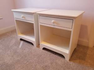 lot 103 image: Pair of Nightstands