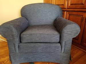 lot 134 image: Upholstered Chair